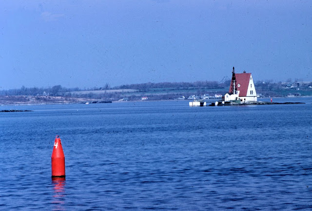 The Gull Rocks lighthouse, sometime before the dwelling was destroyed in 1961 - photograph copyright Jim Nash The Gull Rocks lighthouse, sometime before the dwelling was destroyed in 1961 - photograph copyright Jim Nash