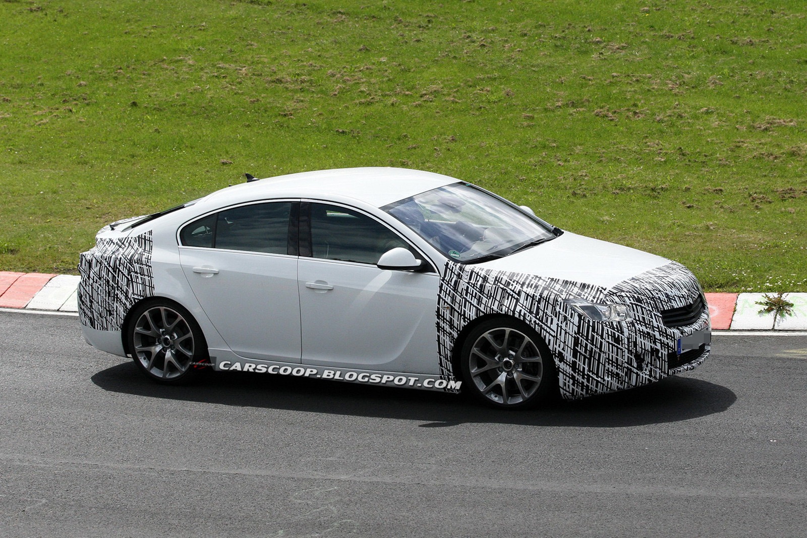 [2013-Opel-Insignia-OPC-4%255B3%255D.jpg]