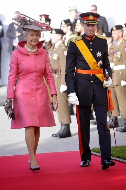 Enrique, Gran Duque de Luxemburgo, a su llegada junto a la hermana de la fallecida condesa de Lannoy, Dominique de Schaetzen