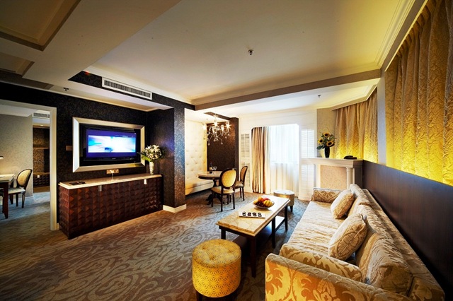 RegentSuiteLivingRoom2(lowres) RegentSuiteLivingRoom2(lowres)