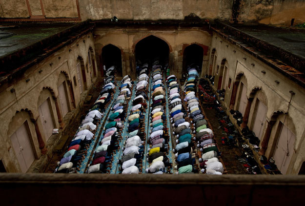 مظاهر عيد الفطر المبارك لعام 2013  فى العالم 