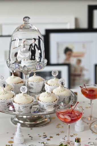 This more modern topper crowned a cupcake display. This more modern topper crowned a cupcake display.