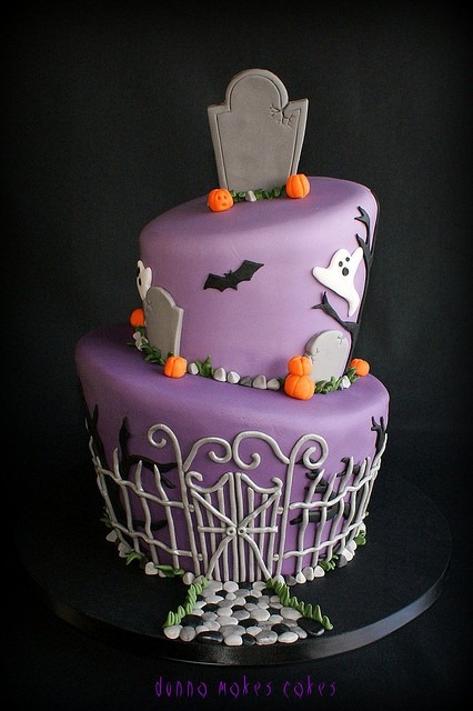 [purple-halloween-cake%255B5%255D.jpg]