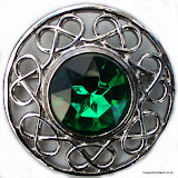 Circular plaid brooch