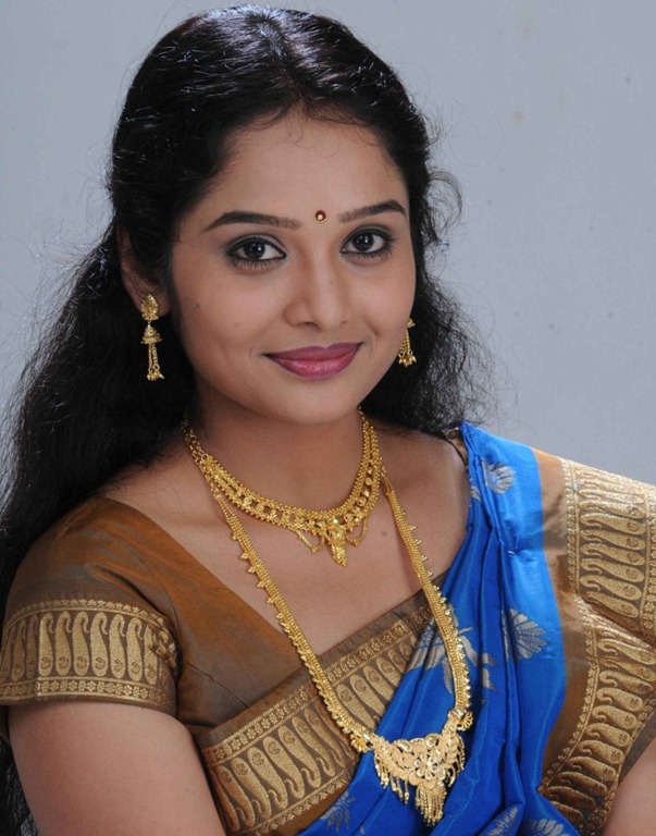 [advaitha_half_saree_still%255B3%255D.jpg]