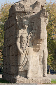 Фрагмент горельефа