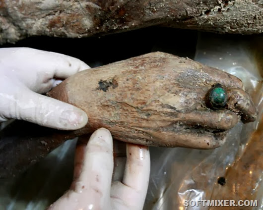 mummy-ring_1840264i mummy-ring_1840264i