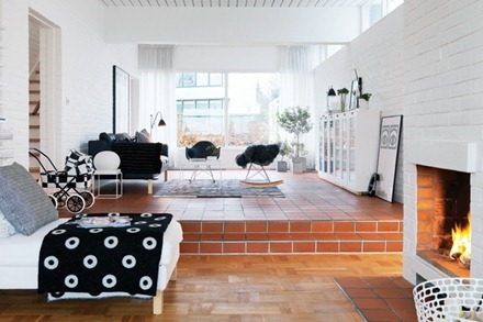 Vitt Tegel, Hus och Hem
