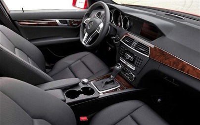 2012-Mercedes-Benz-C250-sedan-cockpit