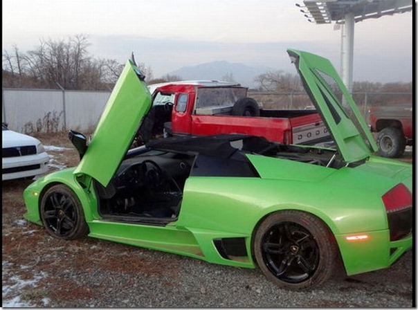 Homem ganha uma Lamborghini e bate logo depois (2)