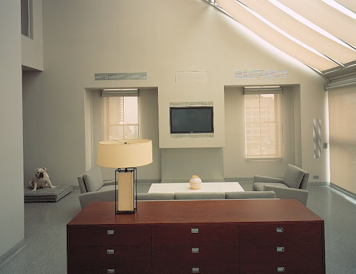 An enormous bureau designed by the architect Gordon Bunshaft was divided in two; one half resides here in the living room. An enormous bureau designed by the architect Gordon Bunshaft was divided in two; one half resides here in the living room.