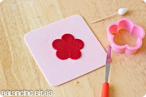 How to make small gumpaste roses (20)