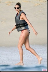 Stacy-Keibler-hits-the-beach-and-rides-a-jet-ski-in-Mexico-4-686x1024