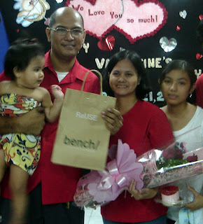 Sir Oscar Purificacion with wife Ma. Rosario Cenir-Purificacion and kids Evita and Lisa