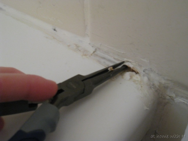 [caulk_removeold_athomewithh%255B8%255D.jpg]