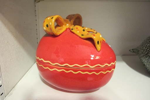 I really liked the colors used on this egg dish and the polka dotted bow is especially charming.