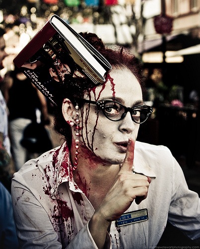 [zombie-librarian4.jpg]