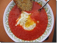 sopa de tomate com ovo