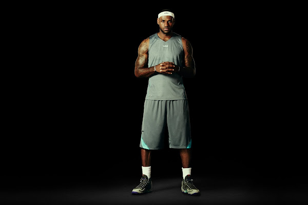 King James Unveils LEBRON XI 8220Terracotta Warrior8221 Limited Edition
