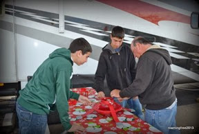 How many Italians does it take to assemble a tree stand?