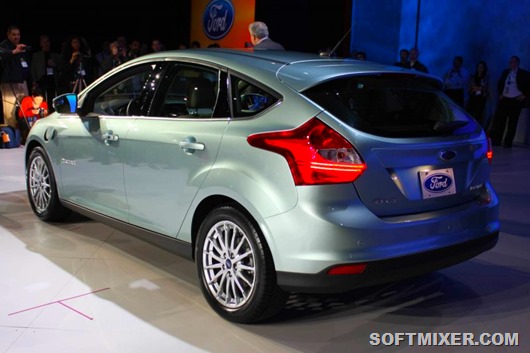 04-ford-focus-electric-ces-live-1294410719