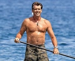 [pierce_brosnan-paddle-surfing%255B8%255D.jpg]