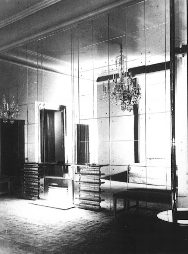 Fashion designers know better than anyone the importance of a glamorous backdrop to enhance one's image and Norman Hartnell was no exception. Hartnell's mirror-paneled salon proved that the Classical Moderne style was more than equal in luxury and elegance to traditional styles. (Regency Redux, Rizzoli) Fashion designers know better than anyone the importance of a glamorous backdrop to enhance one's image and Norman Hartnell was no exception. Hartnell's mirror-paneled salon proved that the Classical Moderne style was more than equal in luxury and elegance to traditional styles. (Regency Redux, Rizzoli)