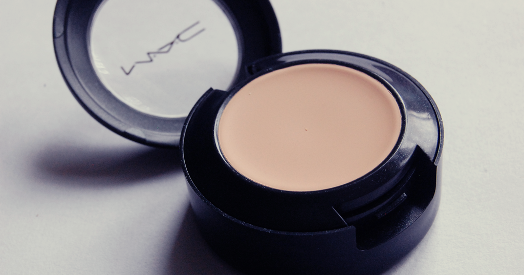 Dealing with Acne MAC Studio Finish Concealer Incense and Peppermints