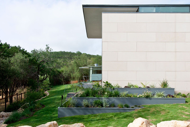 Cascading-Creek-House-03.jpg