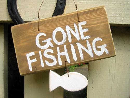 [gone_fishing_sign%255B4%255D.jpg]