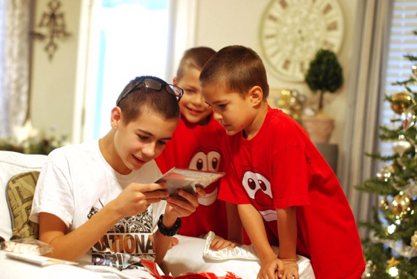 BoysonChristmasmorning.jpg BoysonChristmasmorning