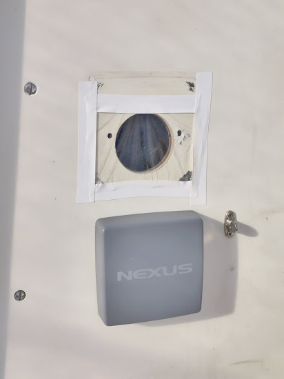 Vi har problem med vindinstrumentet igen. Plöstligt var det heldött när vi kom tillbaka ut till båten i höstas. Nu är den inne för lagning hos Nexus.