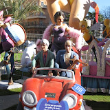 Falla Bisbe Amigó-Conca 2009. Francisco Camps, Rita Barberá i Ecclestone gaudixen conduint en la "Fórmula 1".