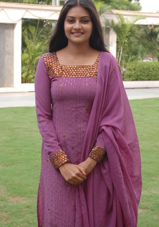 [Nandagi%2520in%2520churidar.jpg]