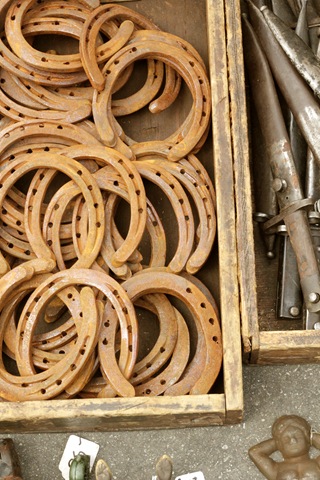 [horseshoes2.jpg]