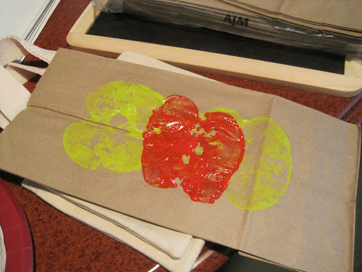 Apple printing is a simple, kid-friendly craft that you can do in minutes with just a few supplies. Apple printing is a simple, kid-friendly craft that you can do in minutes with just a few supplies.