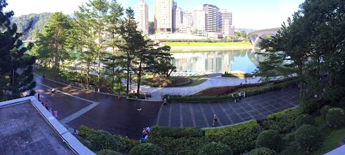 可從落地窗看到碧潭美景.jpg