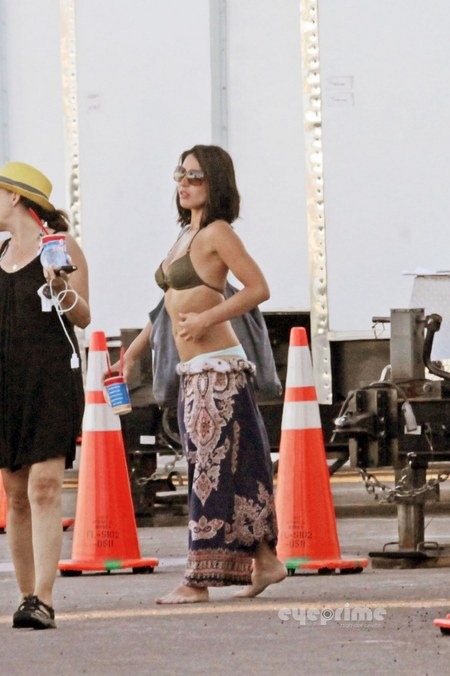Bikinis képek Olivia Munnról, a Magic Mike forgatásáról 08