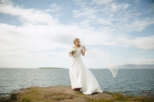 The all-white bouquet was arranged by Binni, at Blomaverkstaedi Binna, (whose quaint shop located in downtown Reykjavik does not have a website). It was tied together with a white handkerchief embroidered with an 