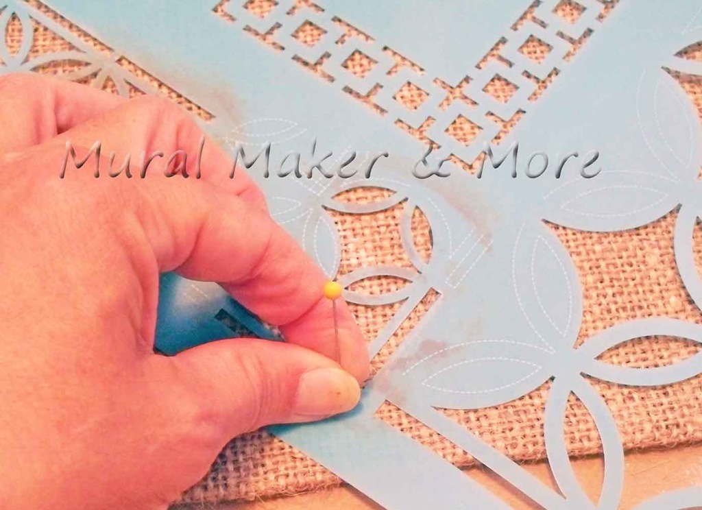 [stenciled-burlap-runner-6%255B3%255D.jpg]