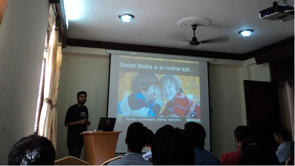 [Aakar-presenting-on-social-media-day-2012%255B16%255D.png]