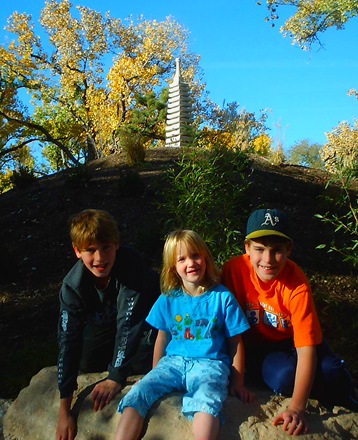 [IMAG18kidsstatue%255B10%255D.jpg]