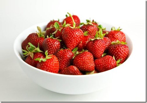 Bowl of Strawberries 500
