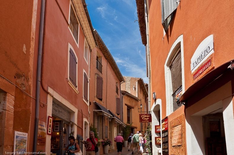  أجمل القرى العالمية (روسيليون)  Roussillon-9%255B2%255D