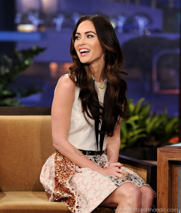 megan-fox-linda-sensual-sexy-sedutora-gostosa-pics-picture-fotos-foto-photos-vestido-saia-salto-lingerie-boobs-decote-sexta-proibida-desbaratinando (34)