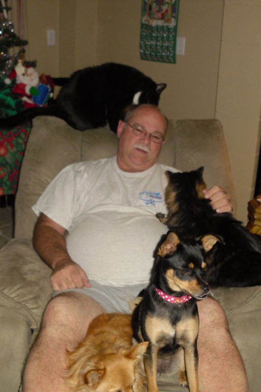 [Bill%2520and%2520his%2520pets%255B4%255D.jpg]
