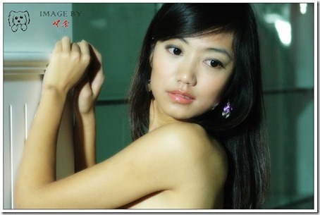 Little Hot Chinese Girl Naked in Studio Shots (15)