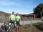 Rebo y Si,eso junto al cartel. Casi 100 años de biker juntos.
