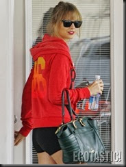 taylor-swift-in-shorts-leaving-the-gym-09-675x900