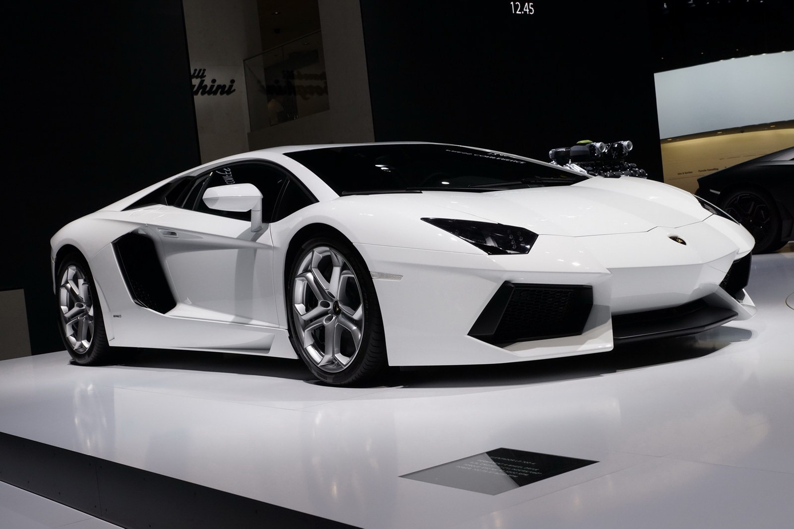 [Lamborghini-Aventador-LP700-4-12%255B2%255D.jpg]